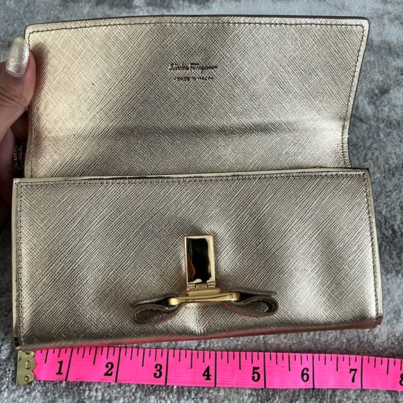 Authentic Gold Salvatore ferragamo wallet. - Picture 4 of 4